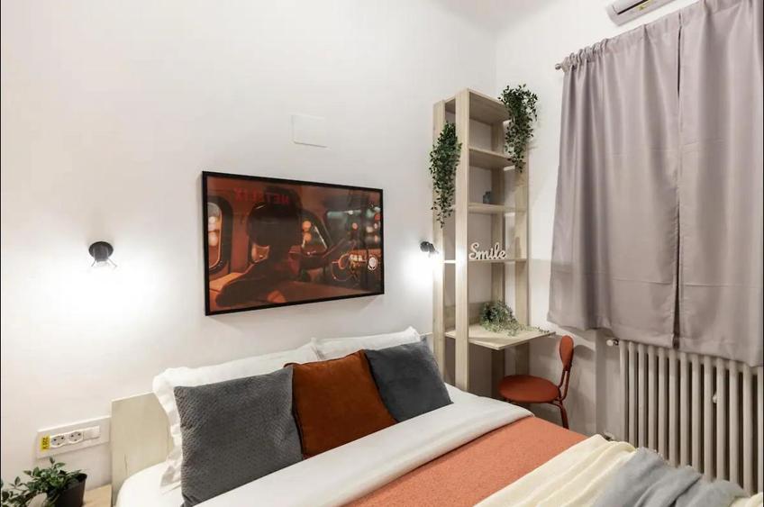 Apartament cu 3 camere semidecomandat în P-ța Romană