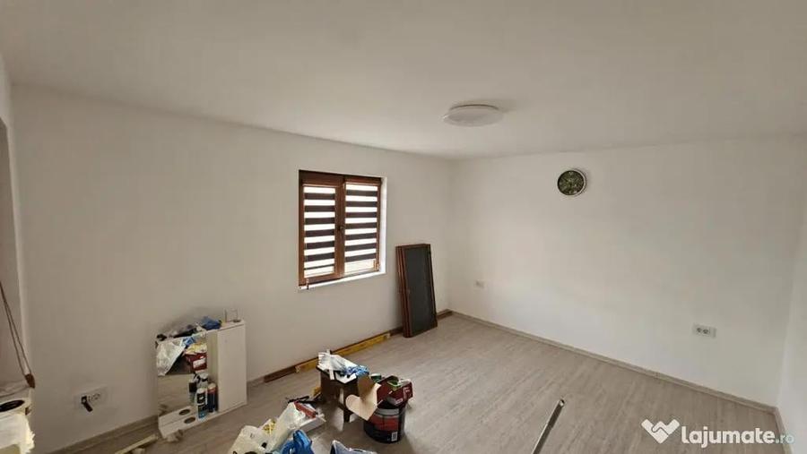 Casă cu 3 camere cu Teren 1720 Mp în Băicoi