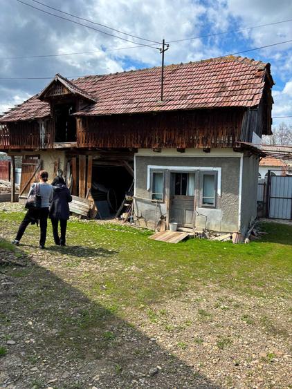 Casă cu 4 camere în Bârsănești