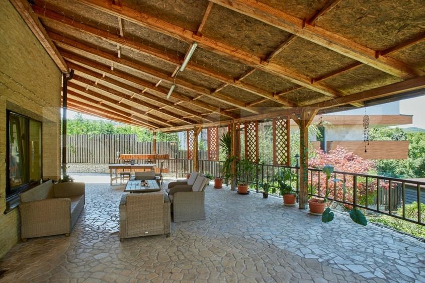 Casă individuală cu 6 camere cu Canalizare în Făget