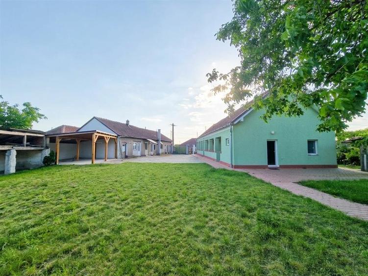 Casă cu 4 camere cu Teren 2700 Mp în Girișu de Criș