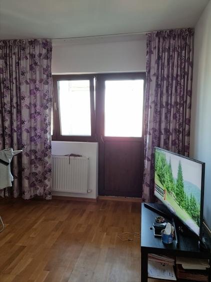 Apartament cu 4 camere decomandat, mobilat în Băneasa
