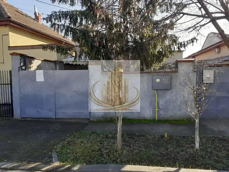 Casă individuală cu 6 camere cu Canalizare în Lipovei