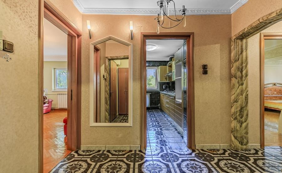 Apartament cu 4 camere decomandat în Drumul Taberei