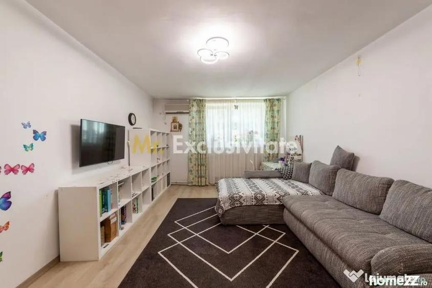 Apartament cu 3 camere semidecomandat în Central