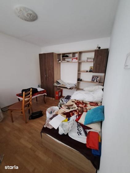 Casă cu 6 camere cu Teren 700 Mp în Bucium