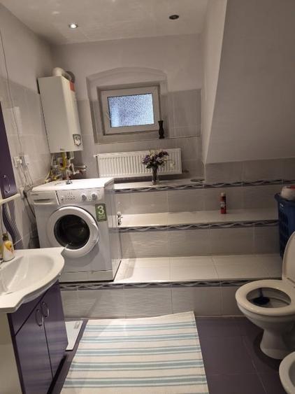 Casă cu 3 camere cu Canalizare în Central