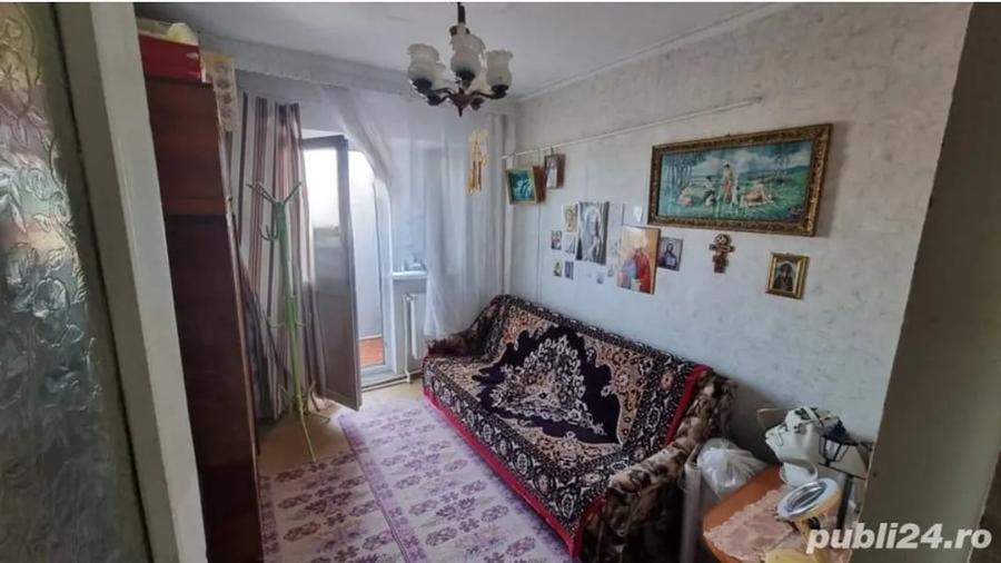 Apartament cu 3 camere decomandat în Barieră