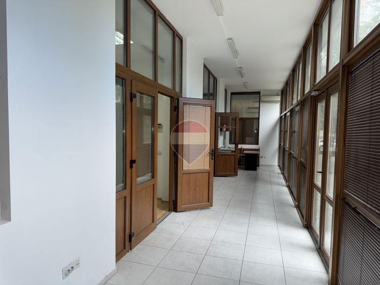 Spațiu comercial, de 304 mp, în Grivița