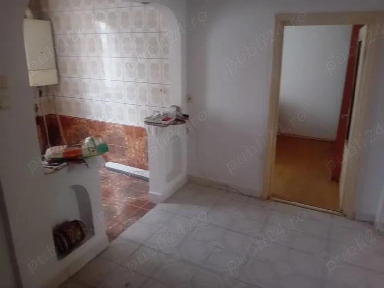 Apartament cu 3 camere decomandat în Precista