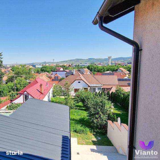 Casă cu 5 camere cu Teren 483 Mp în Trei Stejari