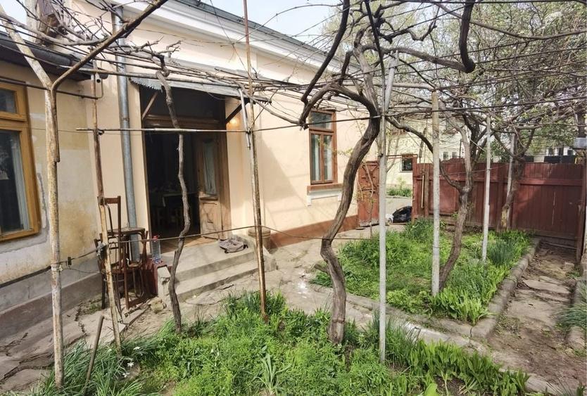 Casă cu 3 camere în Central