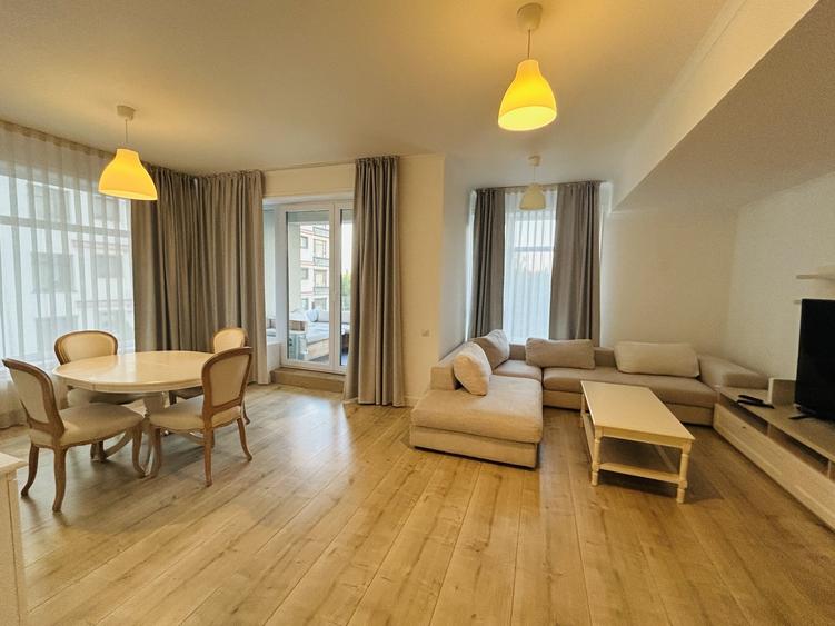 Apartament cu 3 camere decomandat, mobilat în Barbu Văcărescu