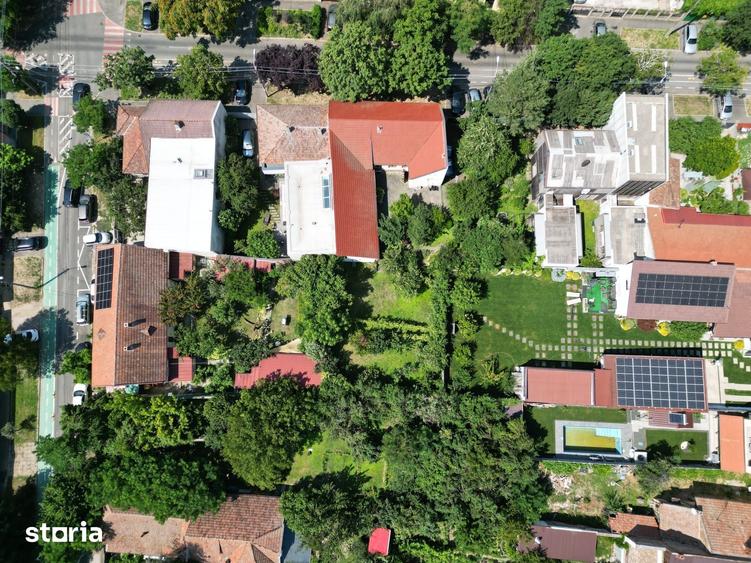 Casă cu 6 camere cu Teren 806 Mp în Girocului