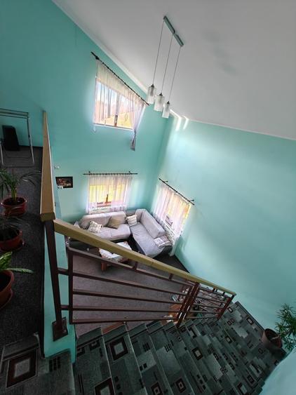 Casă individuală cu 4 camere cu Garaj în Hlincea