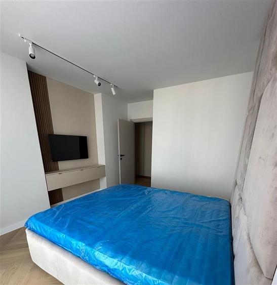 Apartament cu 3 camere semidecomandat, mobilat în Iancu Nicolae
