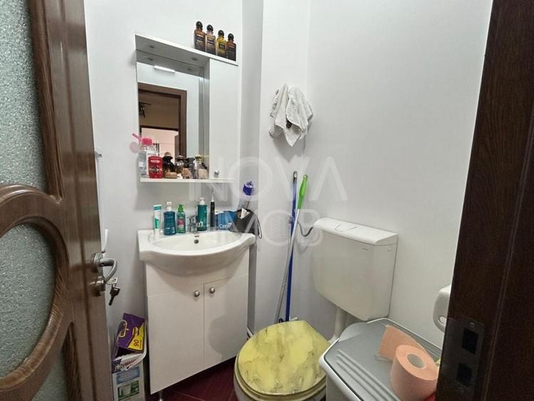 Apartament cu 3 camere semidecomandat în Turnișor