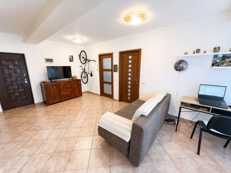 Apartament cu 2 camere semidecomandat, mobilat în Florești