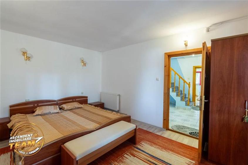 Casă individuală cu 5 camere cu Garaj în Exterior Est