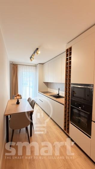 Apartament cu 3 camere semidecomandat, mobilat în Florești