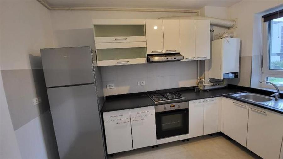 Apartament cu 2 camere decomandat, mobilat în Tractorul