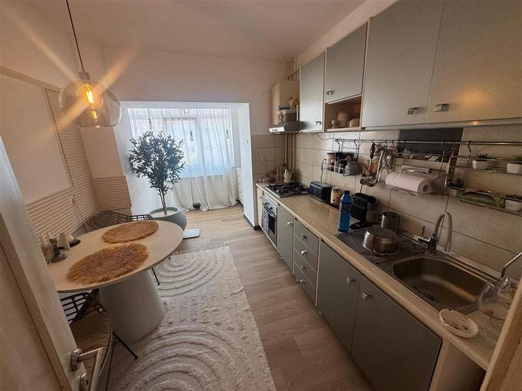 Apartament cu 3 camere decomandat în Brăilei