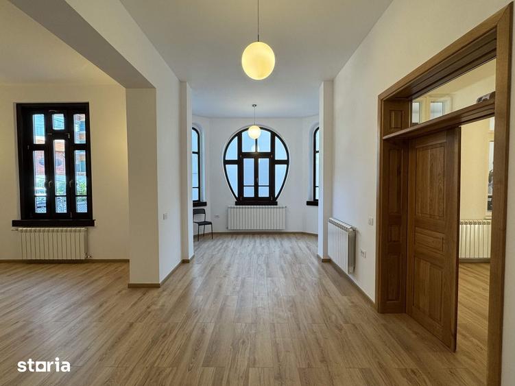 Casă cu 6 camere cu Teren 1000 Mp în Central