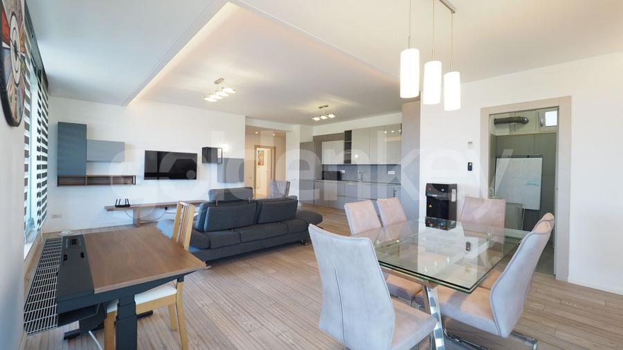Apartament cu 3 camere decomandat, mobilat în Iancu Nicolae