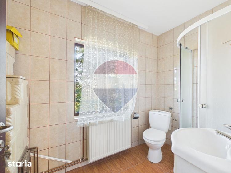 Casă cu 5 camere cu Teren 1684 Mp în Central