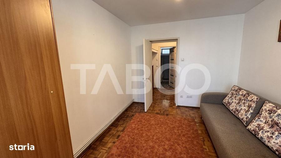 Apartament cu 3 camere semidecomandat, mobilat în Mihai Viteazul