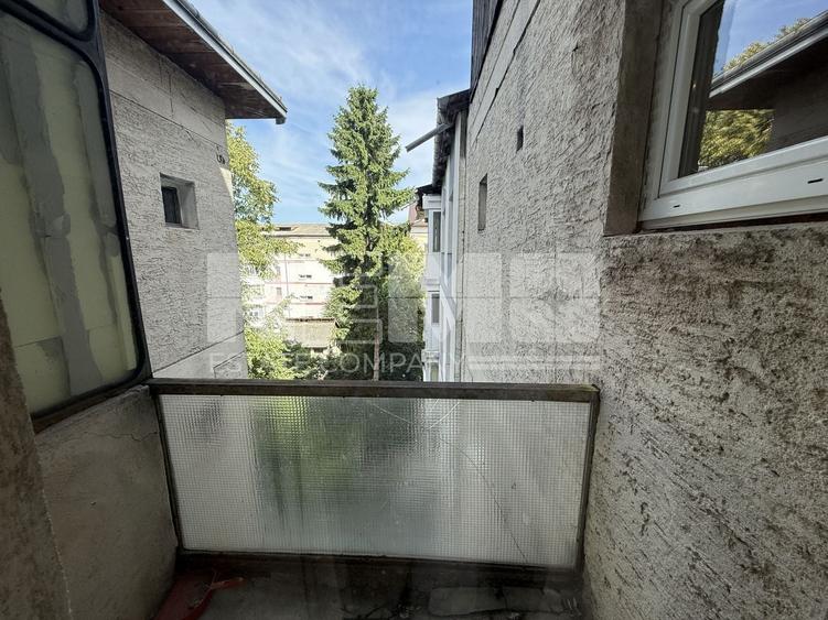 Apartament cu 3 camere semidecomandat în Central