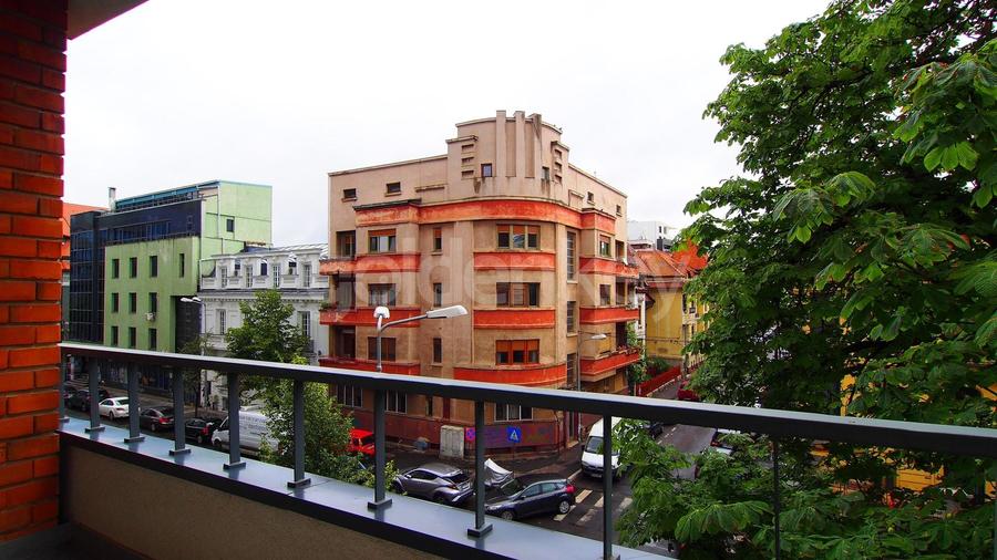 Apartament cu 4 camere decomandat în Dacia