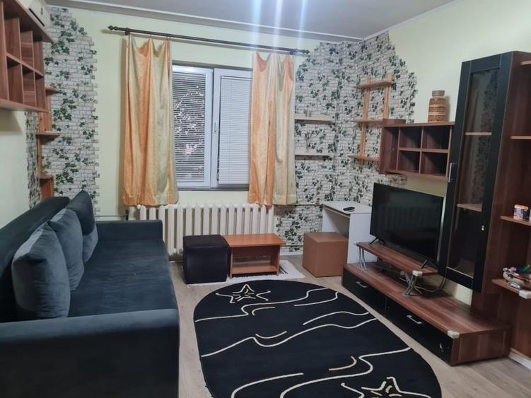 Garsonieră decomandată, mobilată în Dristor