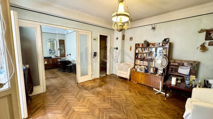 Apartament cu 3 camere semidecomandat în Armeneasca