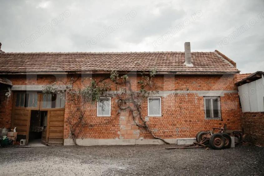 Casă cu 5 camere cu Teren 3588 Mp în Central