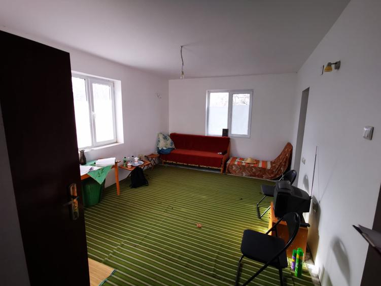 Casă individuală cu 2 camere cu Teren 2500 Mp în Gruiu