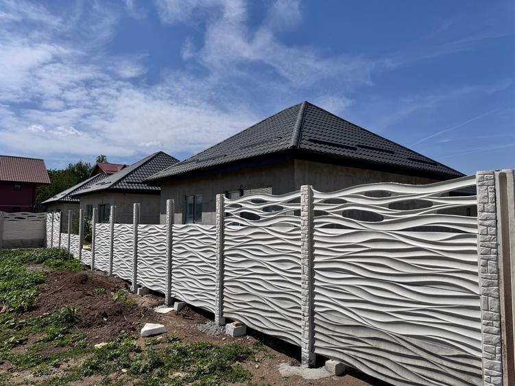 Casă individuală cu 3 camere cu Canalizare în Sud