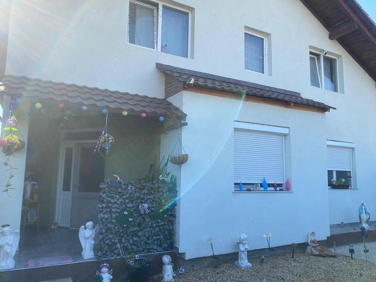 Casă cu 4 camere cu Teren 300 Mp în Livada