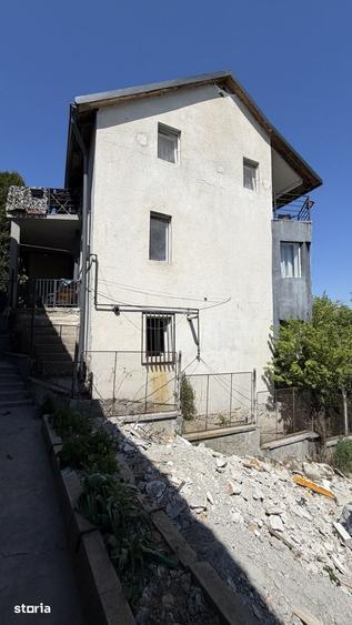 Casă cu 4 camere cu Teren 106 Mp în Central