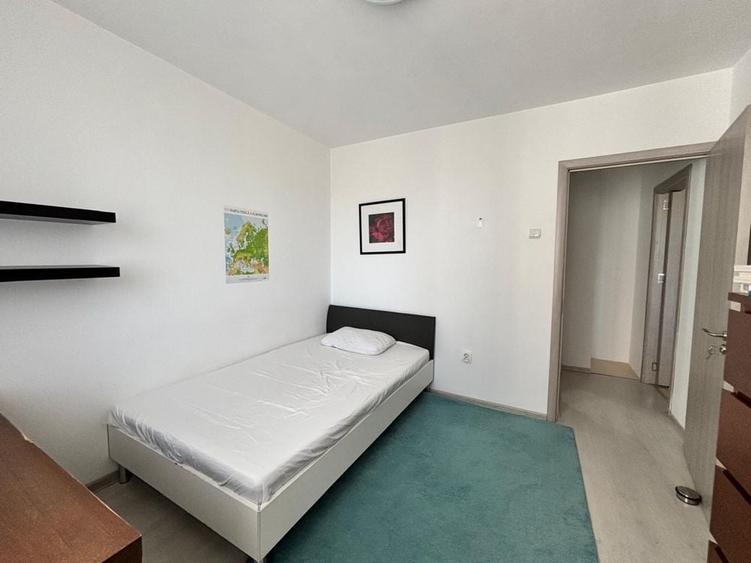 Apartament cu 4 camere semidecomandat în Dristor
