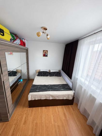 Apartament cu 3 camere semidecomandat în Central