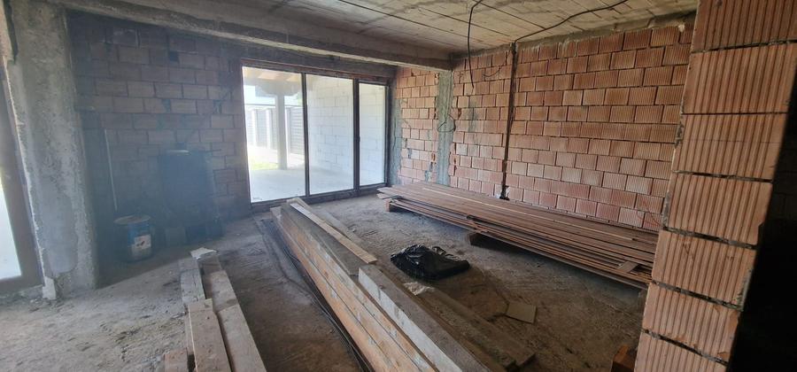 Casă cu 4 camere în Sântana de Mureș