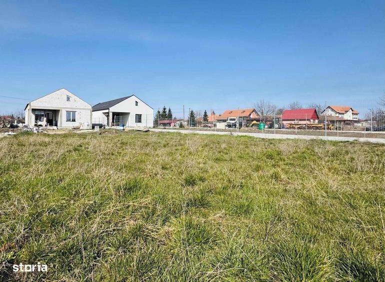 Casă cu 4 camere cu Teren 720 Mp în Santăul Mic