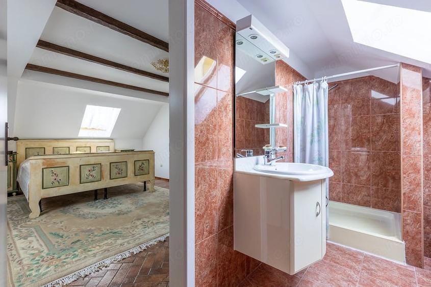 Casă cu 12 camere cu Teren 805 Mp în Breaza de Sus
