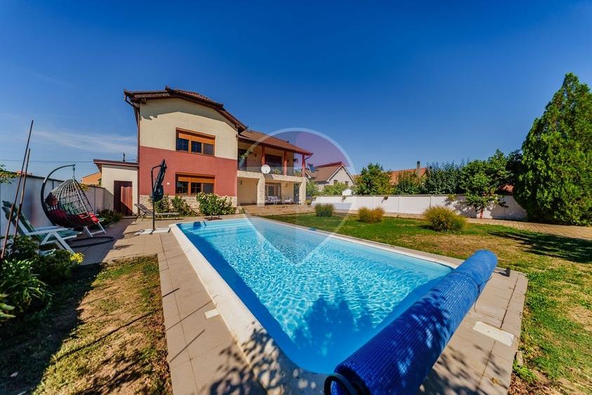 Casă individuală cu 5 camere cu Piscina în Fântânele