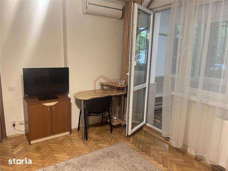 Garsonieră decomandată, mobilată în Tei