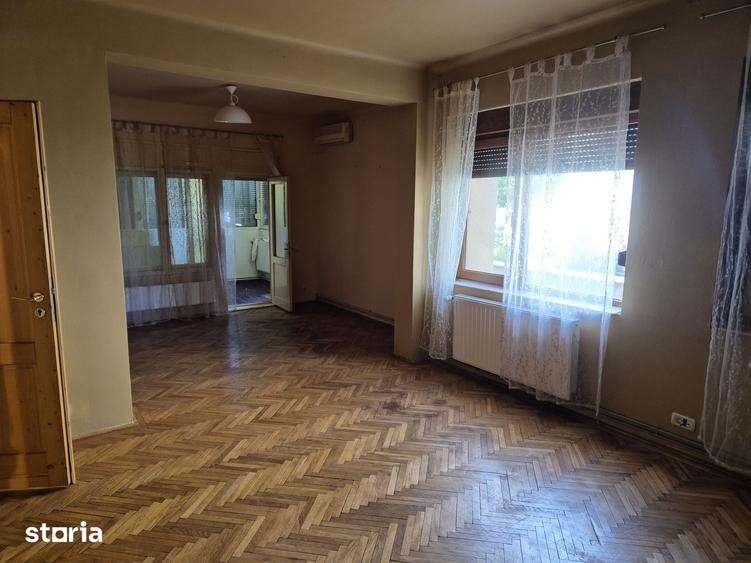 Apartament cu 3 camere decomandat în Romanilor