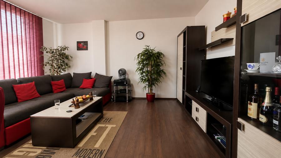Apartament cu 3 camere semidecomandat în Braytim