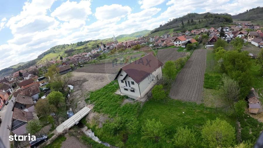 Casă cu 6 camere cu Teren 268 Mp în Moșna