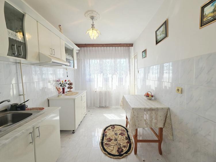 Apartament cu 2 camere decomandat în Micro 20